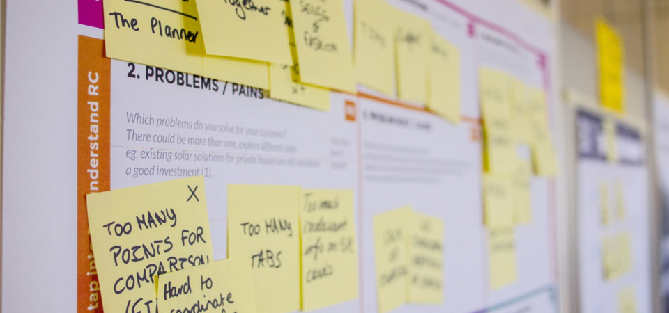 A board covered in sticky notes, symbolizing Agile management practices with tasks, priorities, and a visual representation of a dynamic and collaborative project management approach